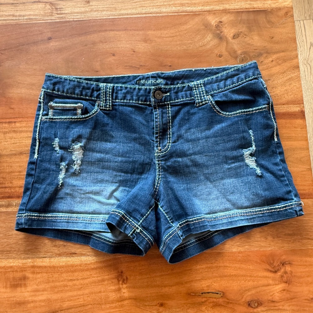 Maurices Vintage Women's Dark Blue Denim Shorts With Embroidered Pockets Size 18